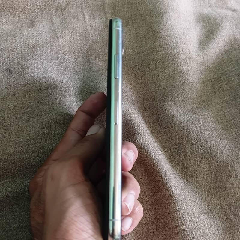 Apple iPhone X 4