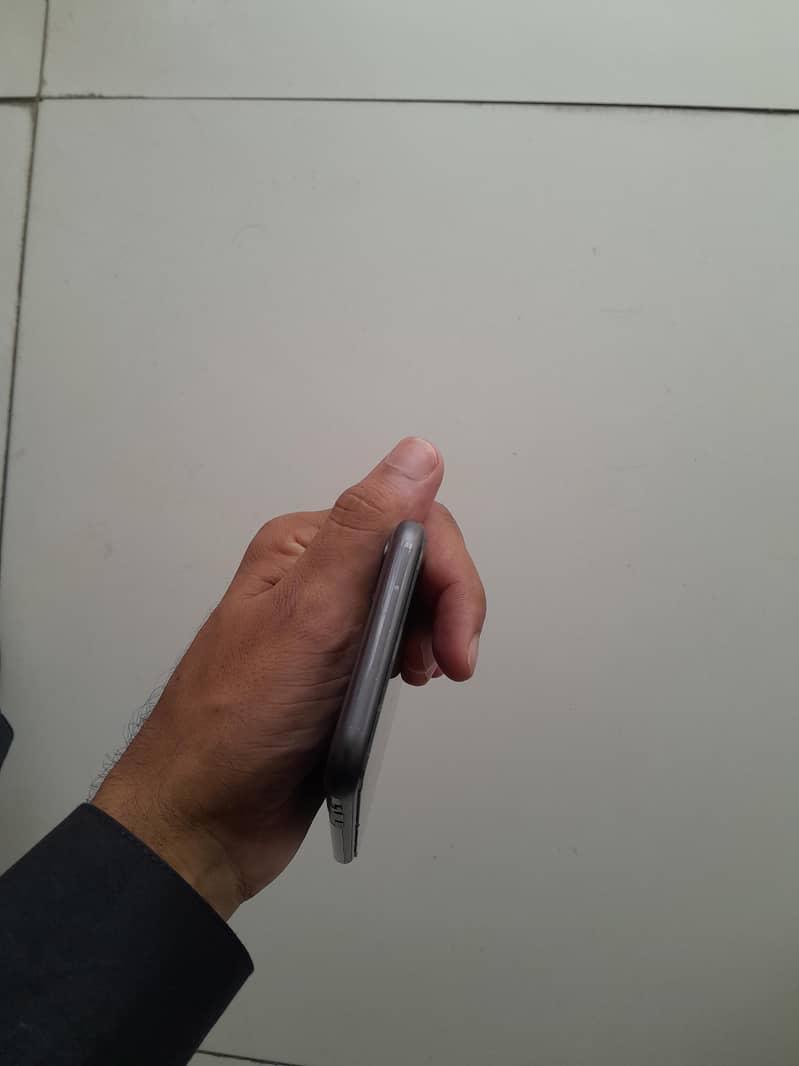 Apple iPhone 11 4