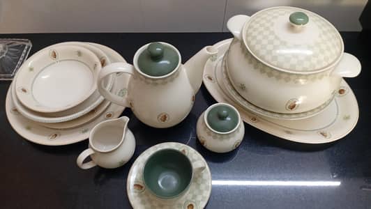 NEW DINNER SET (68 PIECES)