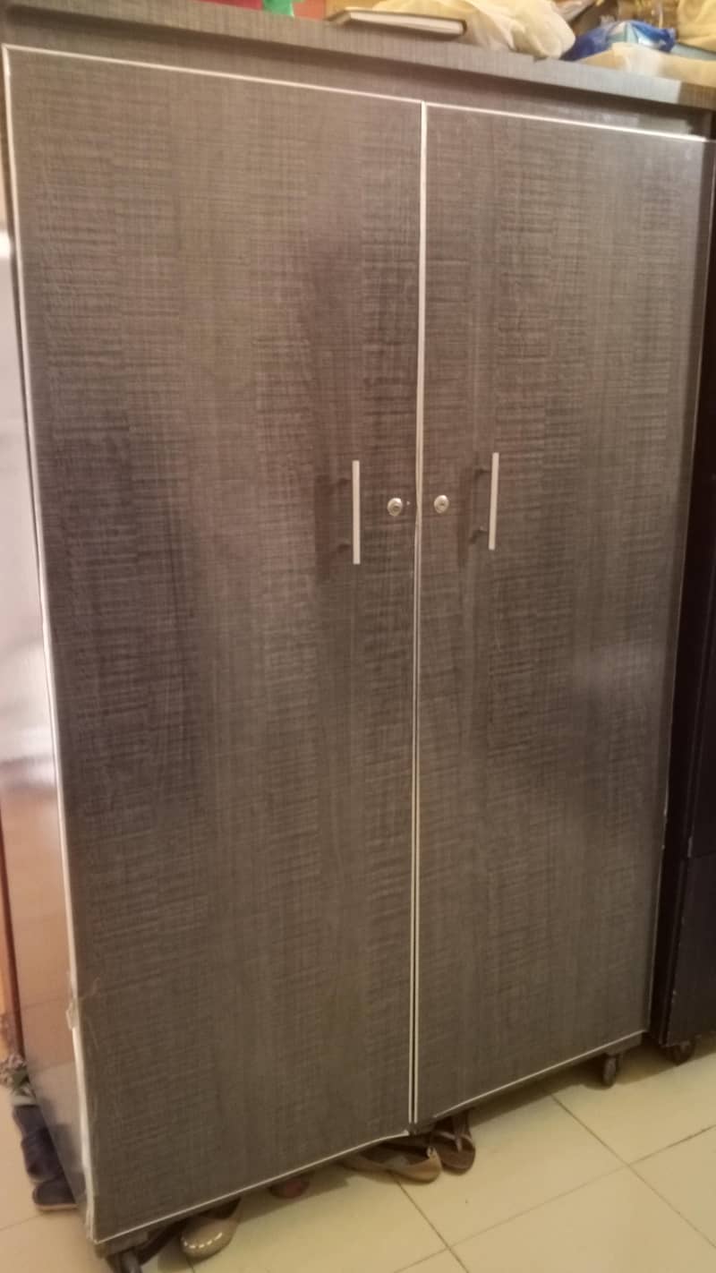 wardrobe 0