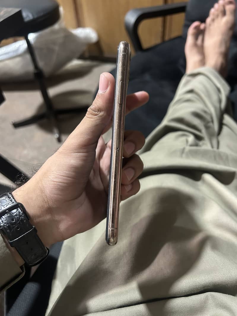 Apple iPhone 11 Pro Max 2