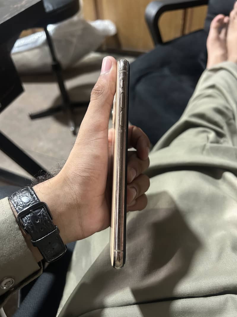 Apple iPhone 11 Pro Max 3