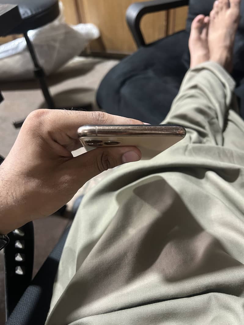 Apple iPhone 11 Pro Max 5
