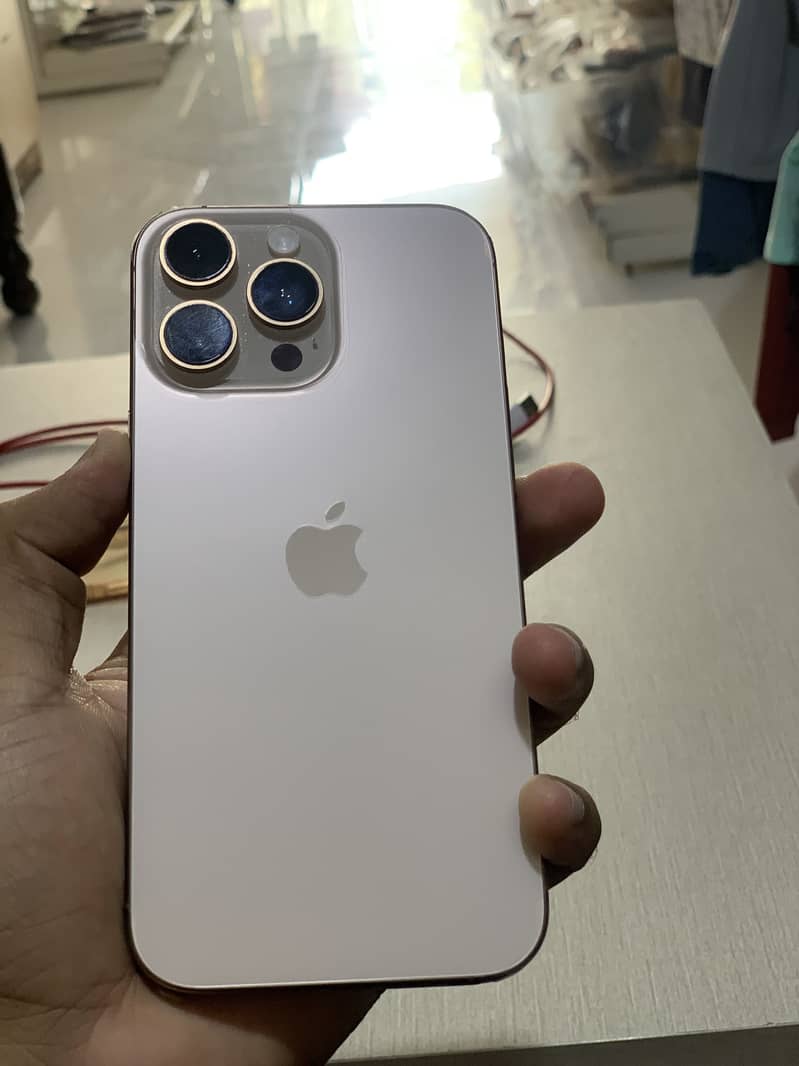 Apple iPhone 16 Pro Max 0