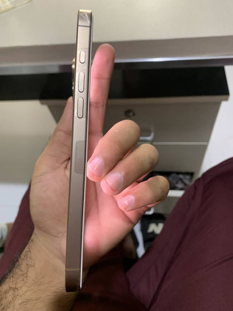 Apple iPhone 16 Pro Max 1