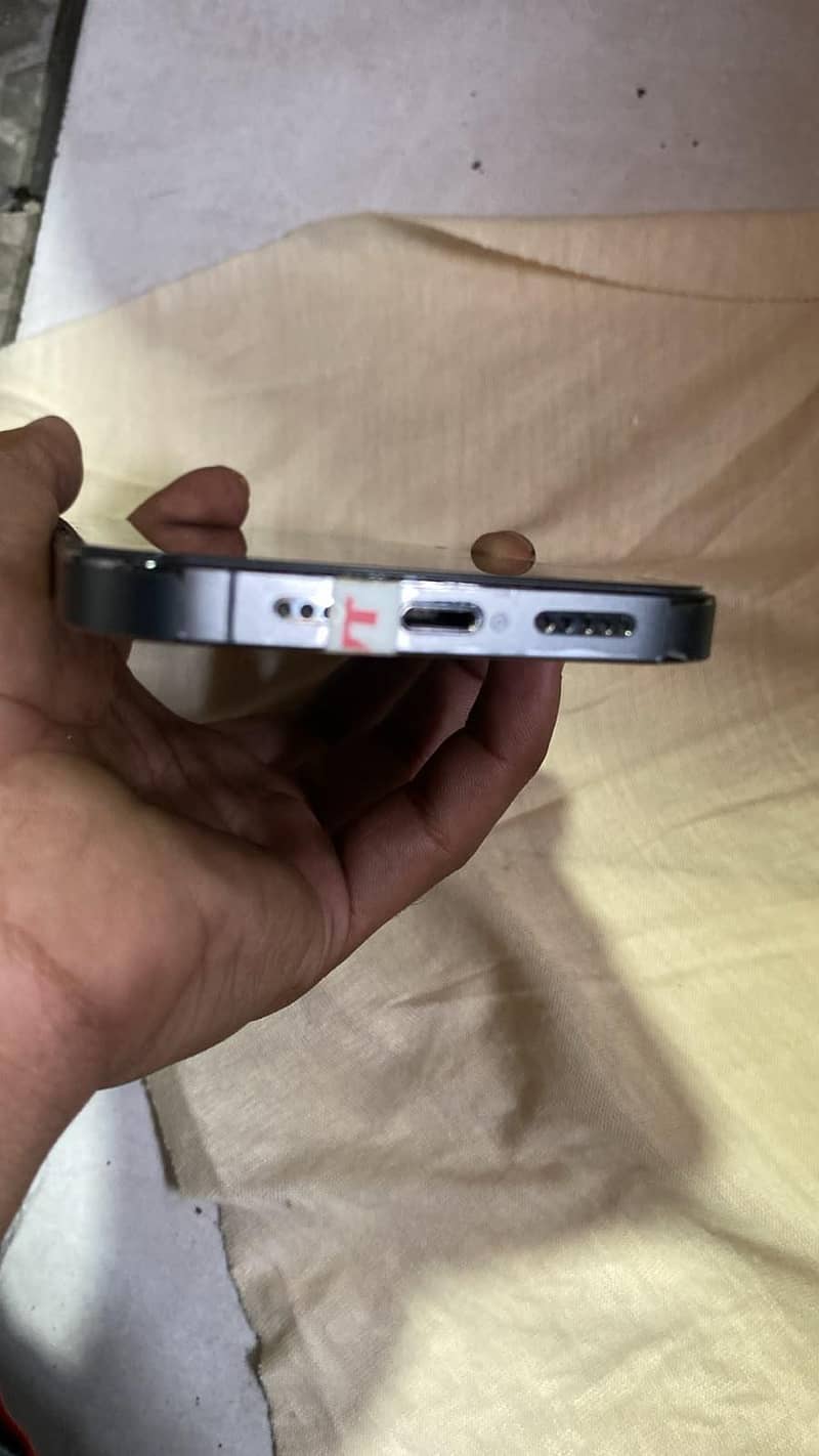 Apple iPhone 13 Pro 3