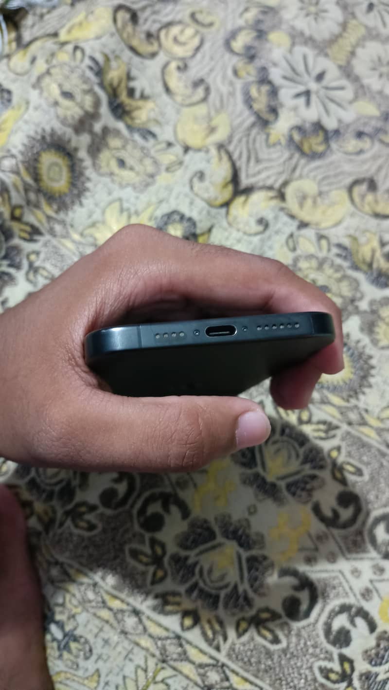 Apple iPhone 15 Pro Max 5