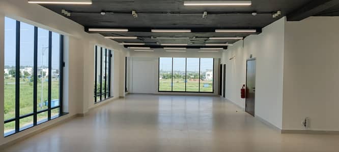 8 Marla Brand New Floor With Lift