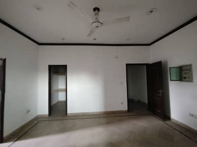 4 Marla Office Floor With Cabins For Rent