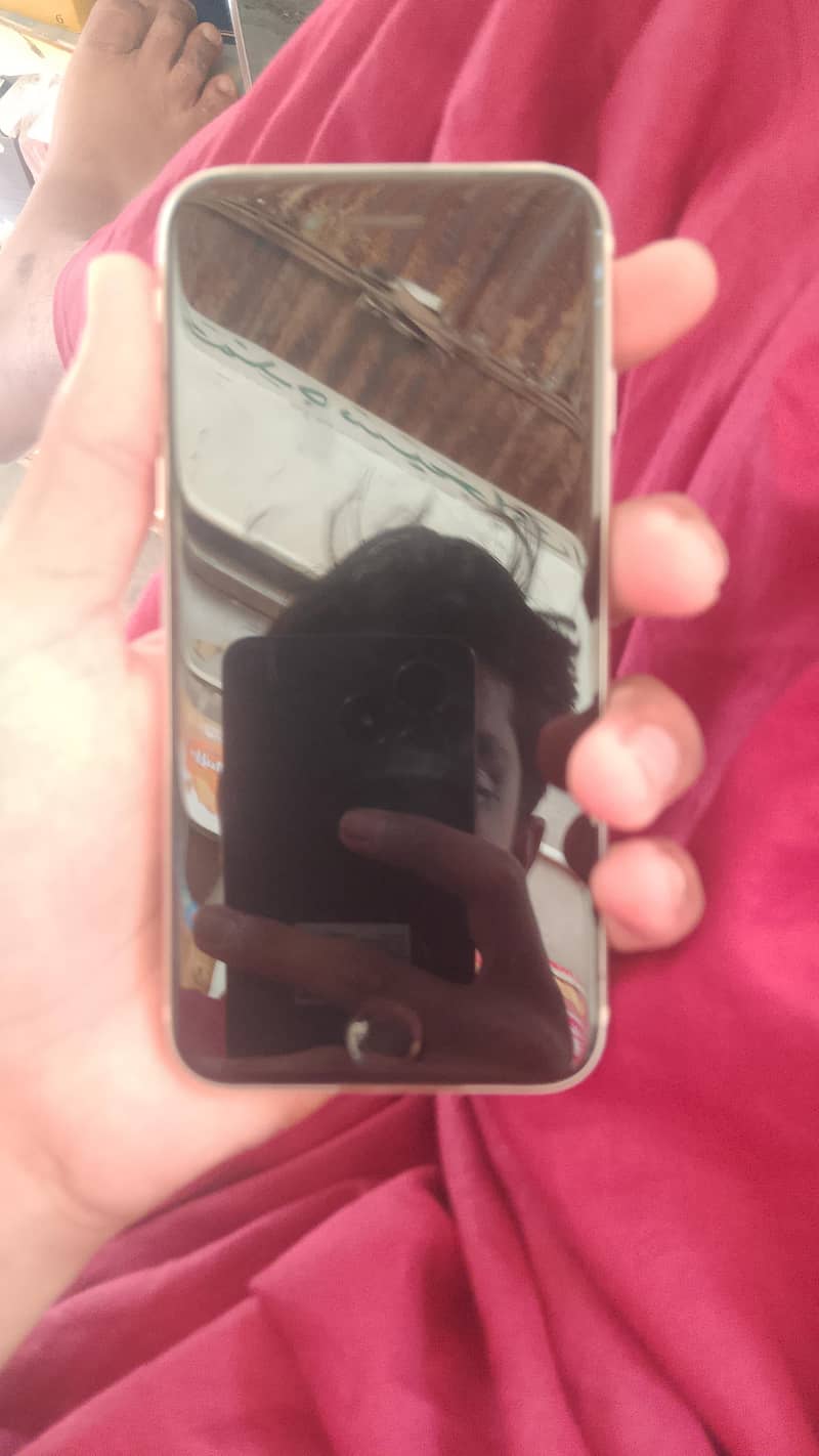 Apple iPhone SE 0