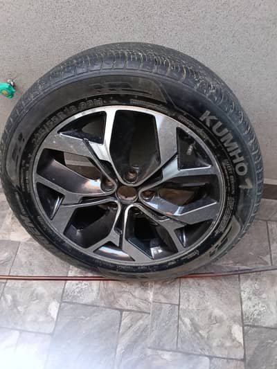 Kumho: Crugen KL33 with 225/55 R18 with original Sportage Rim