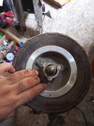Tyre with Silver Rim 2.50/4