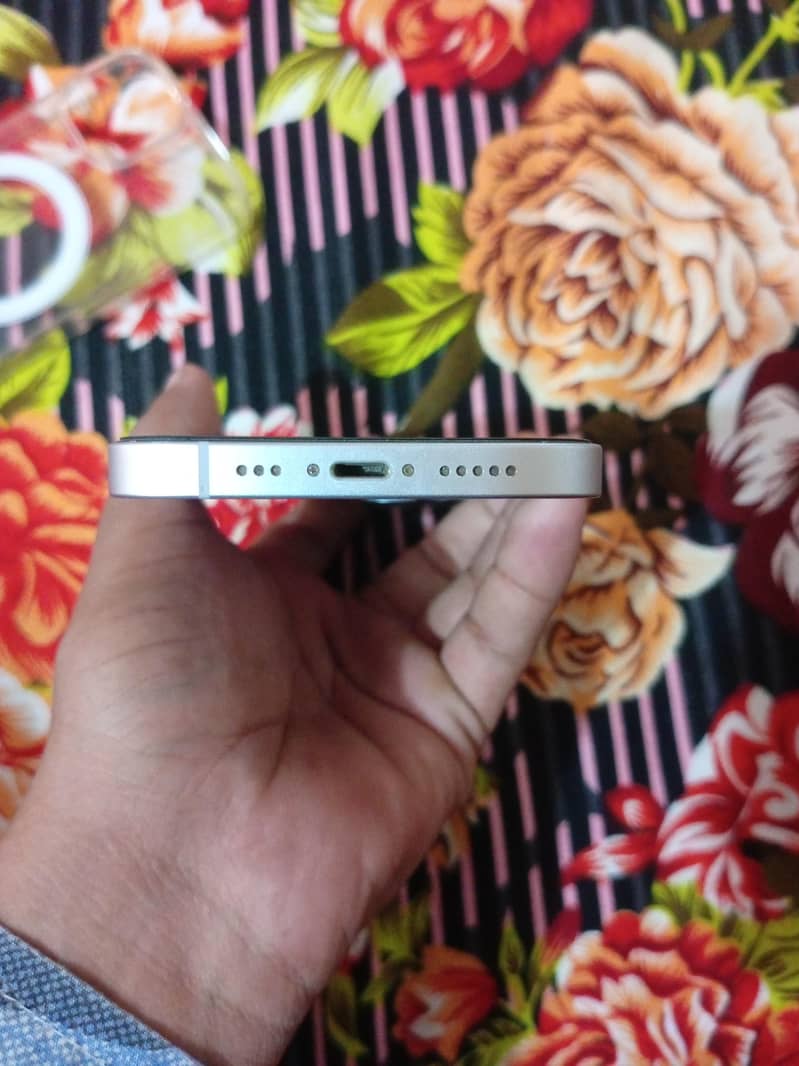 Apple iPhone 14 4