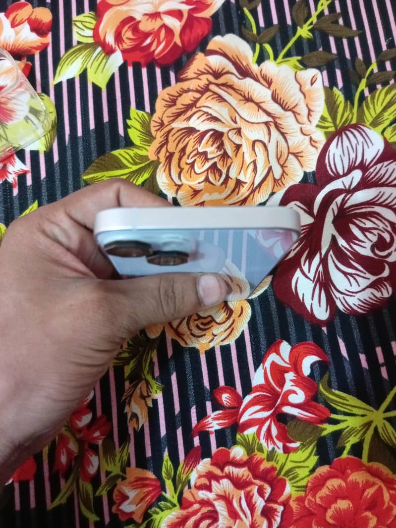 Apple iPhone 14 5
