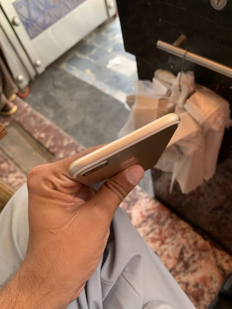 Apple iPhone 7 Plus 4