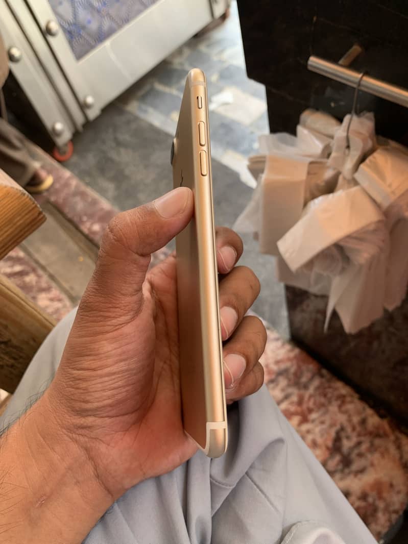 Apple iPhone 7 Plus 5