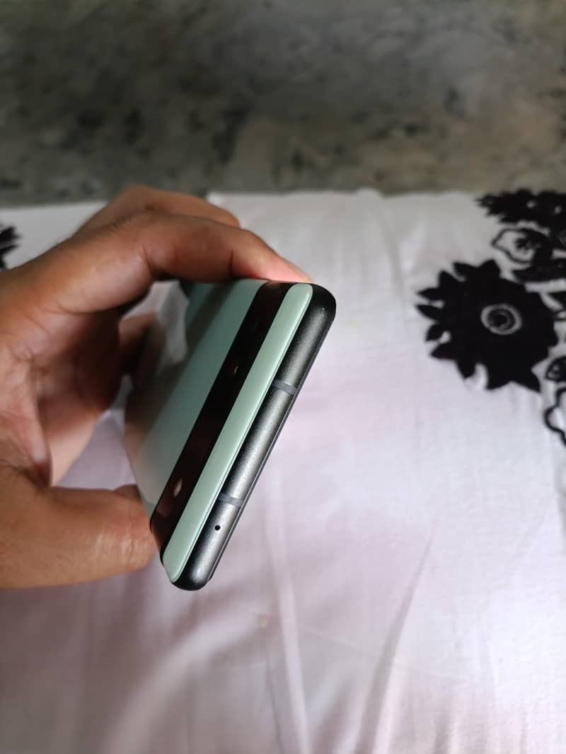 Google Pixel 6a 5