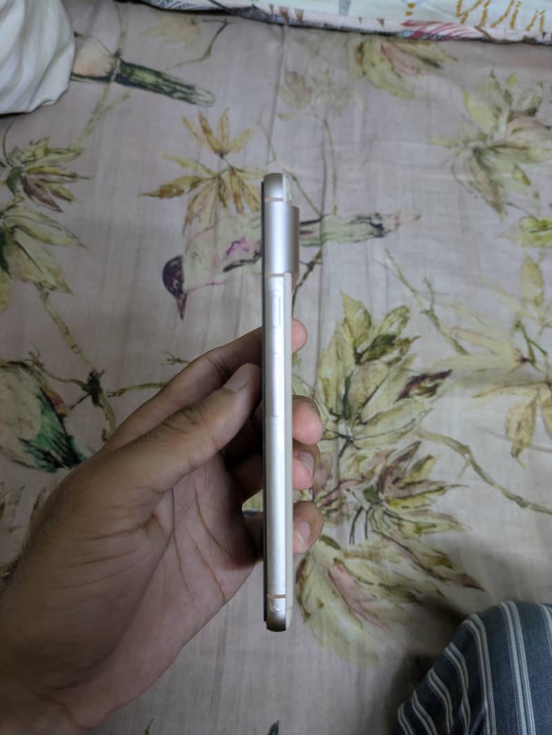 Google Pixel 8 4