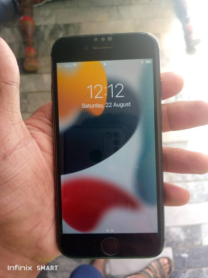 Apple iPhone 7 0