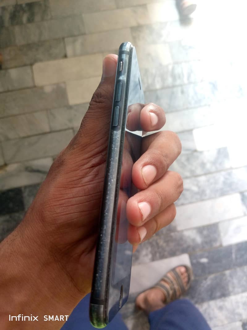 Apple iPhone 7 2
