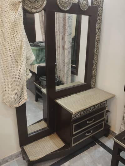use bed and dresser and side table