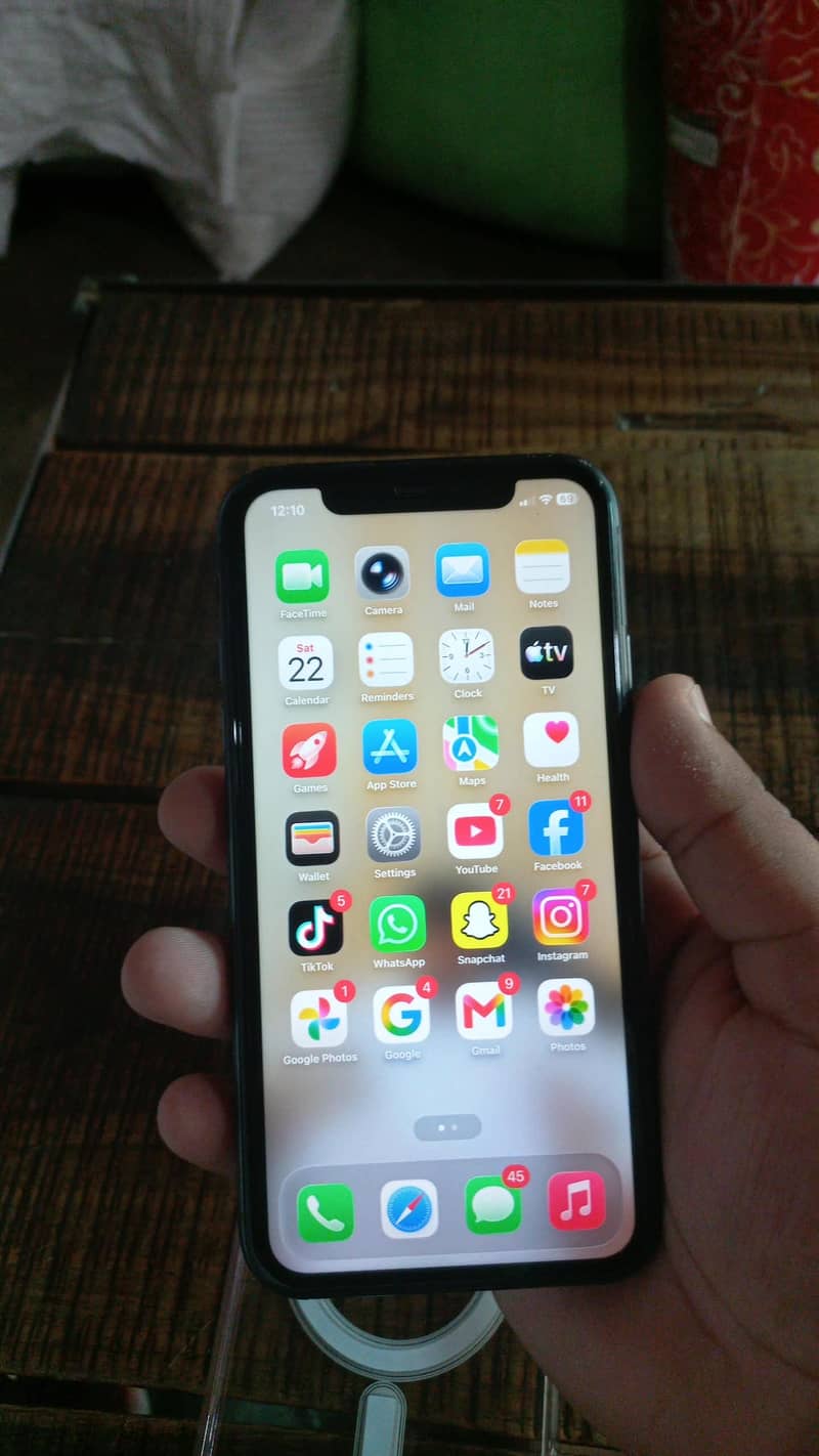 Apple iPhone 11 4
