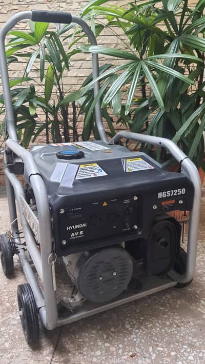 Almost brand new condition "Hyundai Generator HGS 7250" 6.5 KW peak