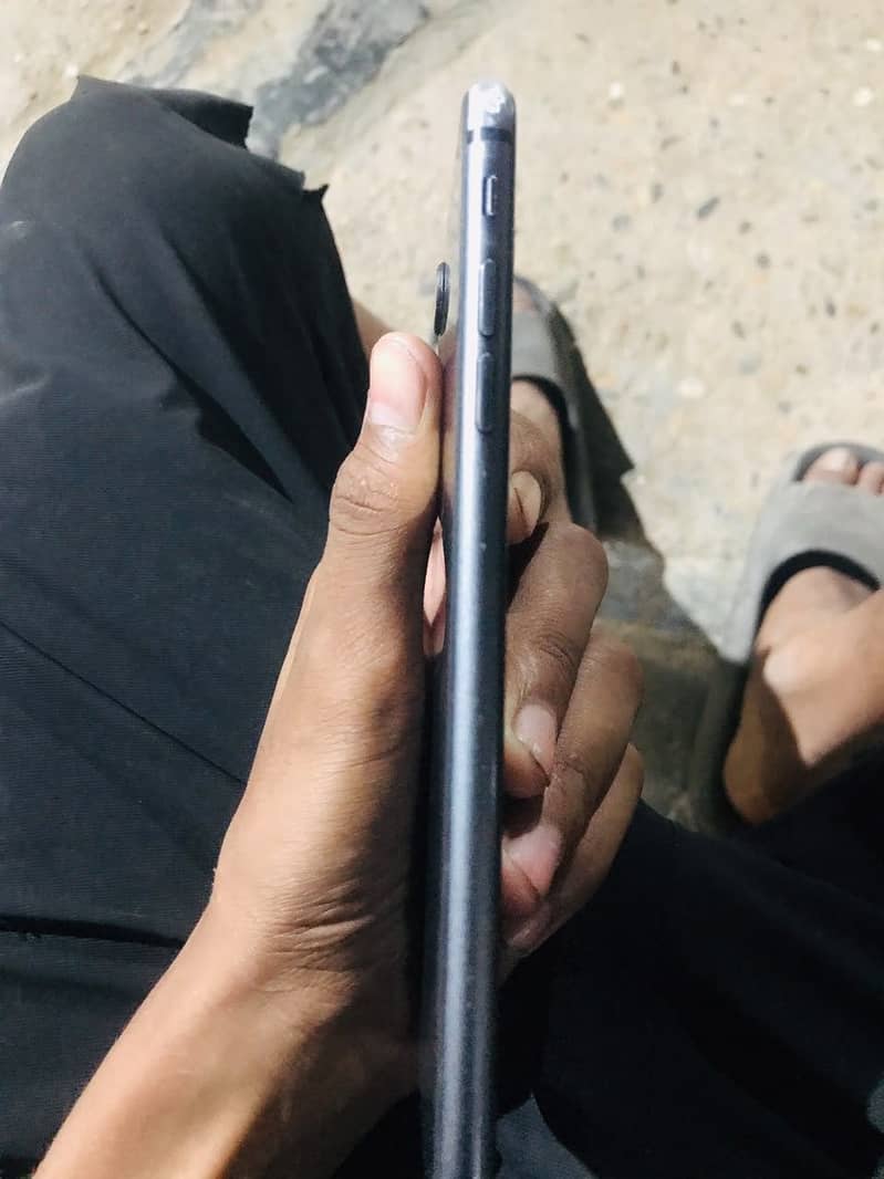 Apple iPhone 8 Plus 1