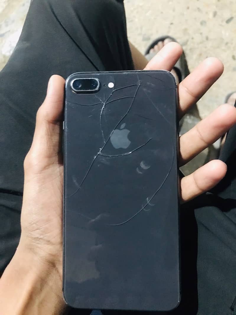 Apple iPhone 8 Plus 6
