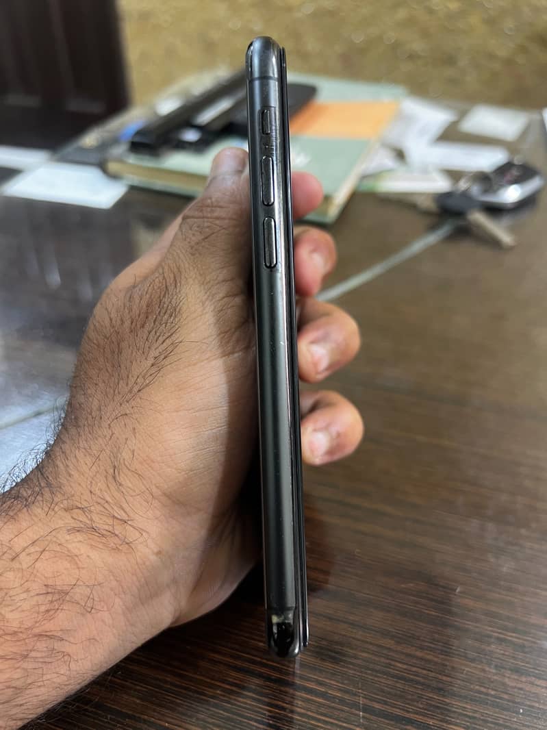 Apple iPhone 11 Pro 2