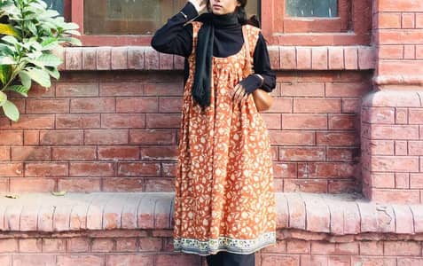 Neckless brown floral frok