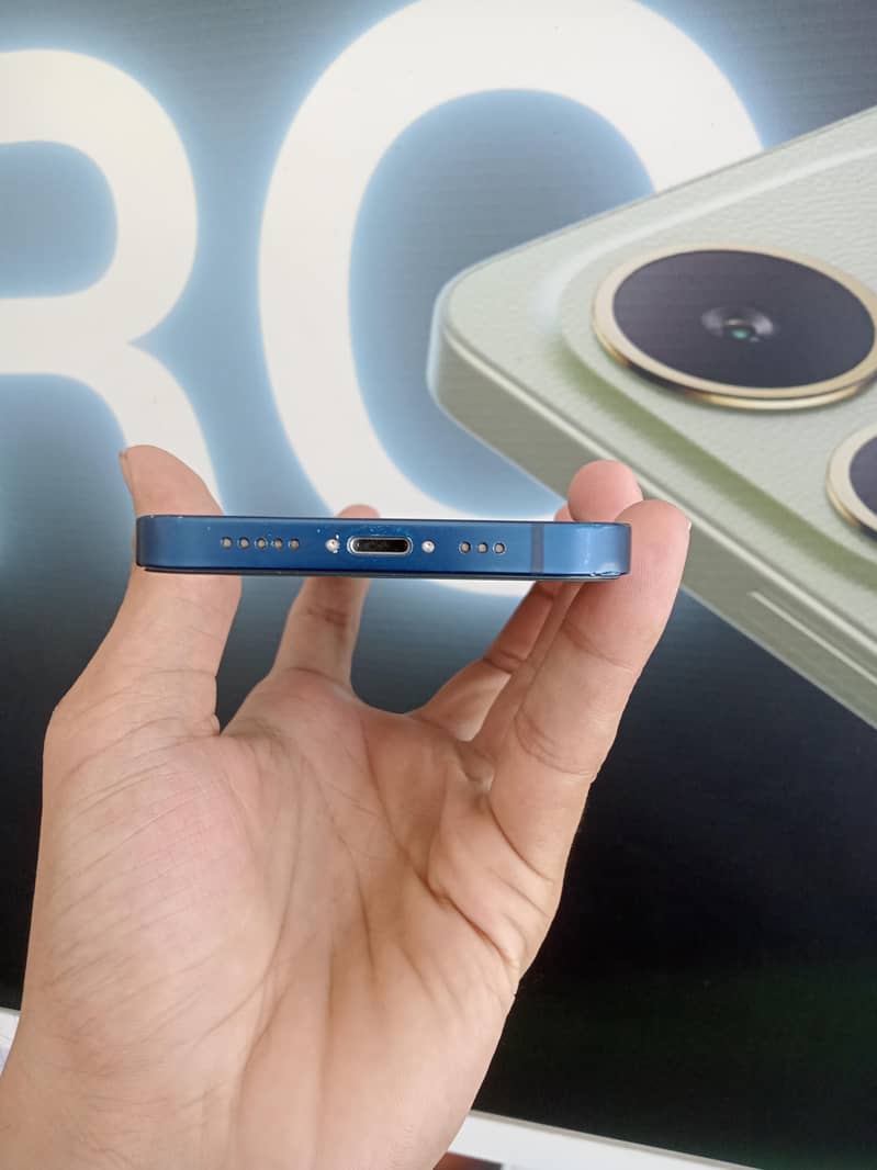 Apple iPhone 12 4