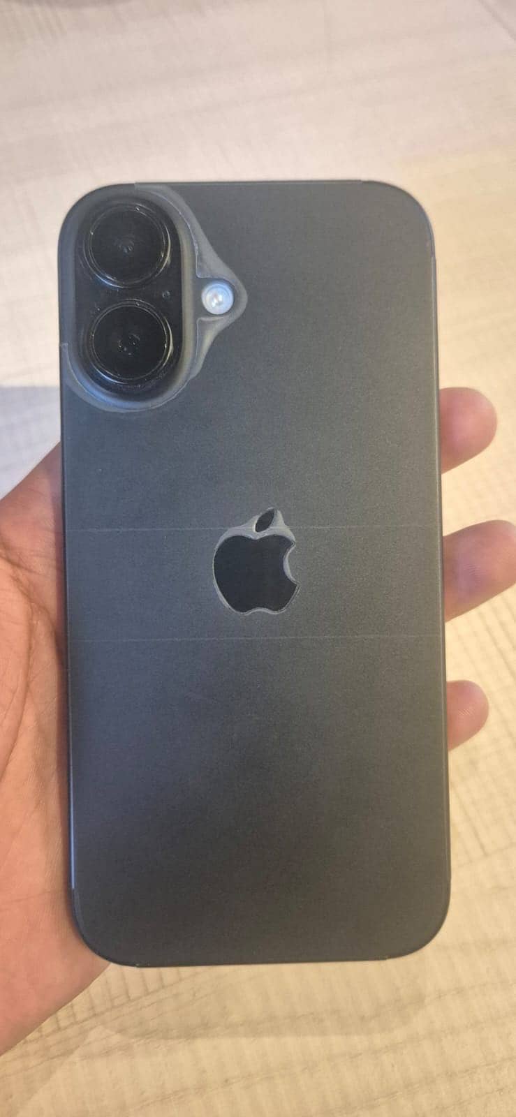 Apple iPhone 16 1