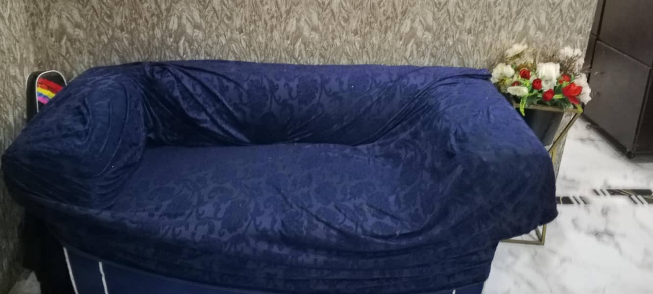good condition sofa set 8