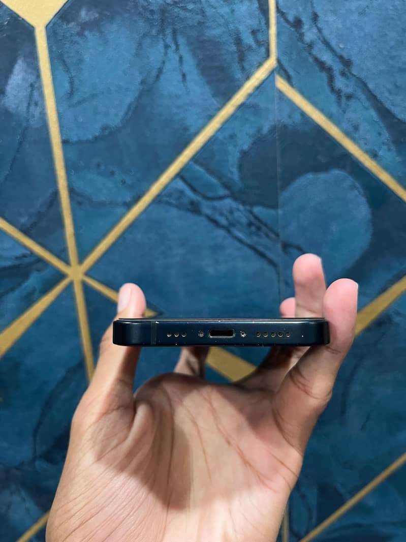 Apple iPhone 13 2