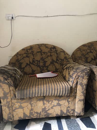 6 seater’s sofa set or ak bed b hai urgent sale going abroad urgent