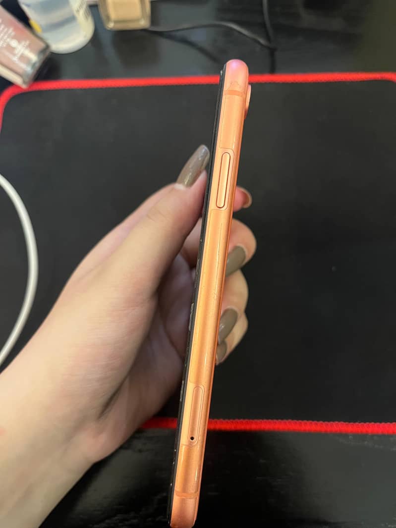 iPhone xr 4