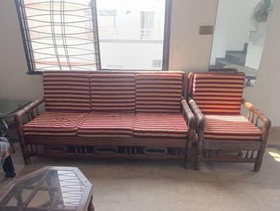 Sofa + Table set (3+1+1 seater + table)