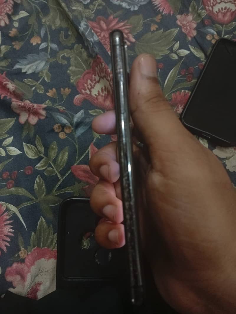 Apple iPhone X 3