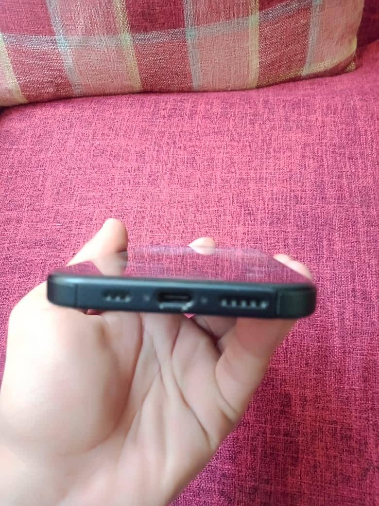 Apple iPhone 16 1