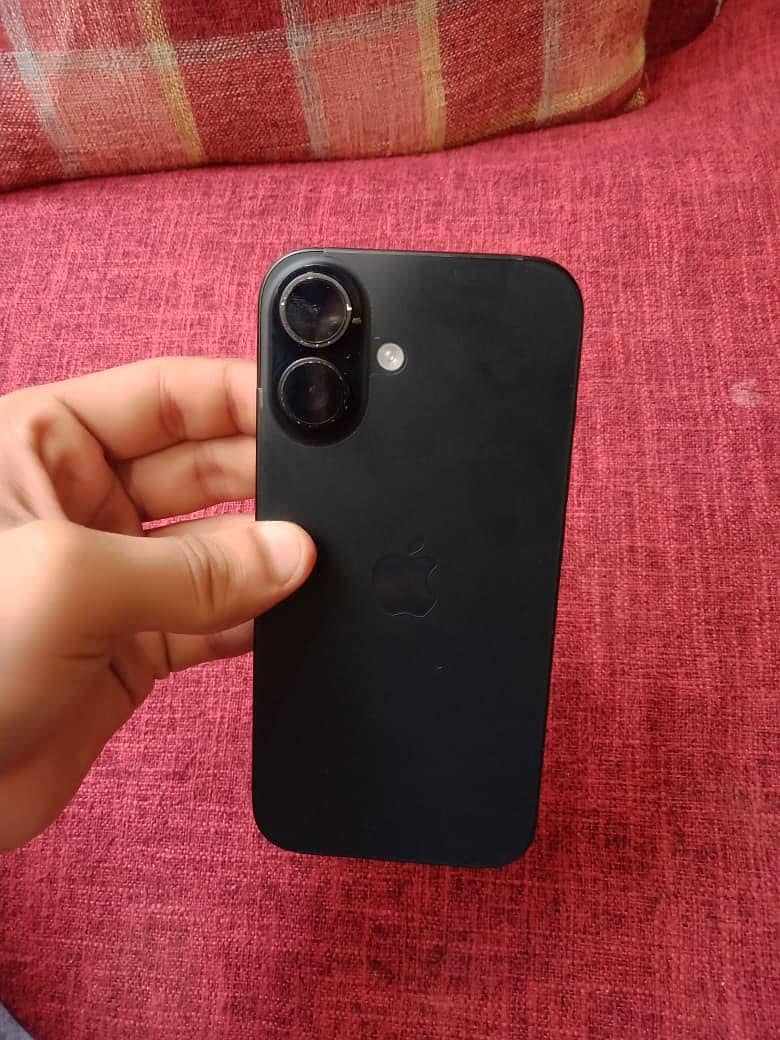 Apple iPhone 16 3