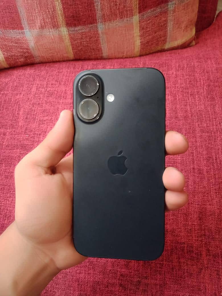 Apple iPhone 16 4