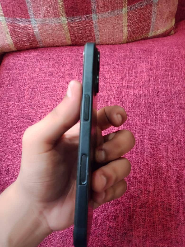 Apple iPhone 16 5