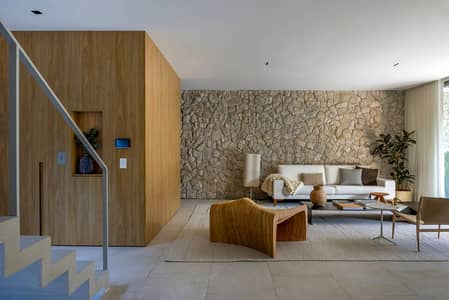 2000 Yards Commercial Use Bungalow / Office For Rent Having A Big Garage And Large Open Halls For Commercial / Office Use Located Near Karsaz, Shahrah-e-Faisal Shaheed-e-Millat With Permission To Operate 24/7