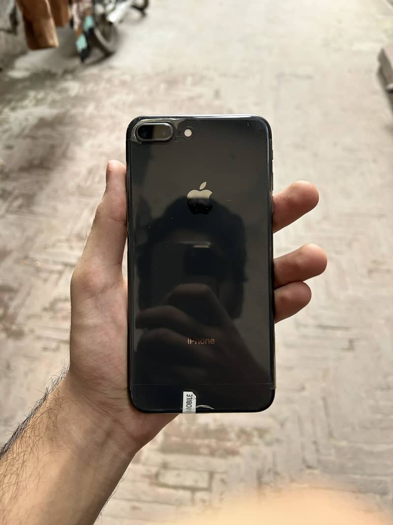 Apple iPhone 8 Plus 1