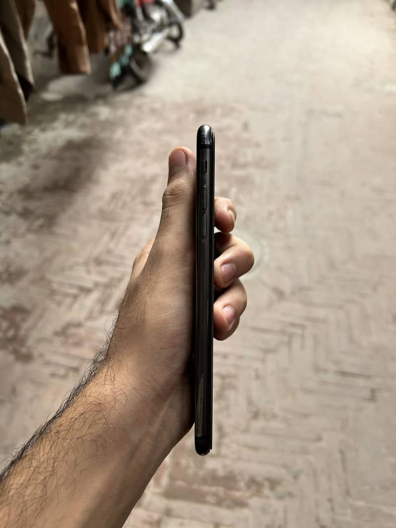 Apple iPhone 8 Plus 4