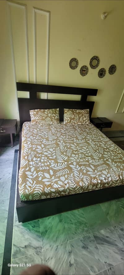 King Size Bed Set with Mattres and Consle table For sale