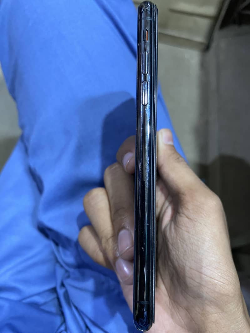 Apple iPhone X 3