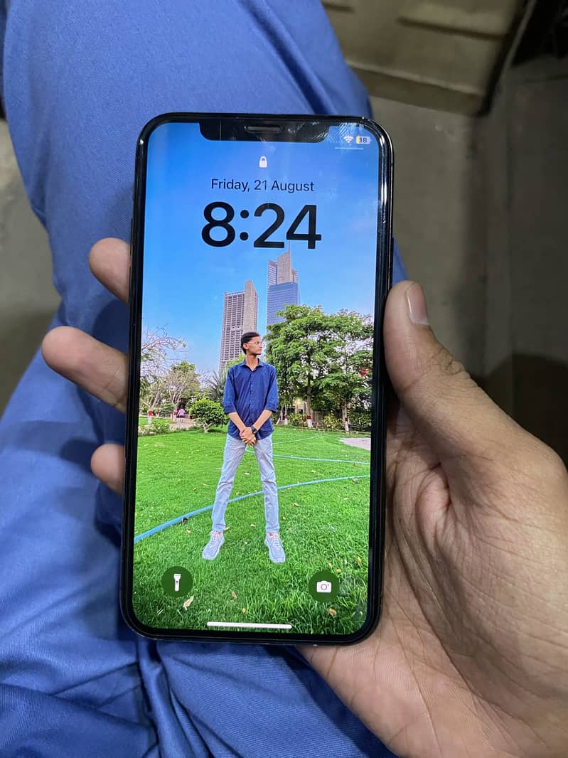 Apple iPhone X 4