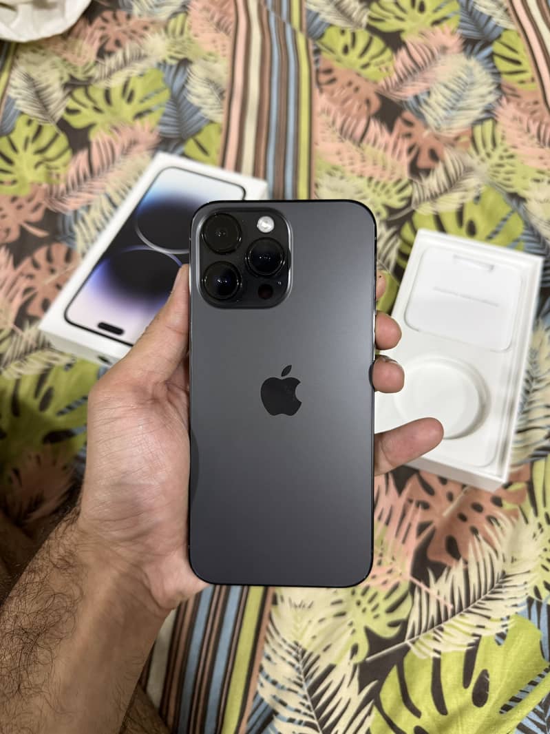Apple iPhone 14 Pro Max 1